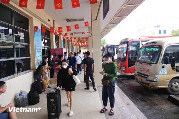 Giá xăng dầu tăng cao, hàng loạt doanh nghiệp vận tải điều chỉnh nâng giá vé Giá xăng dầu tăng cao, hàng loạt doanh nghiệp vận tải điều chỉnh nâng giá vé