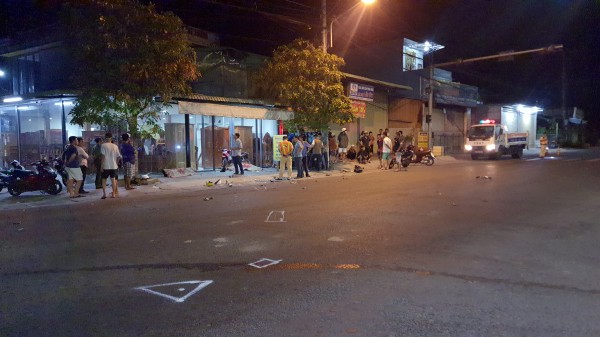 Hai xe máy tông nhau rồi lao vào nhà dân, 2 thanh niên tử vong tại chỗ