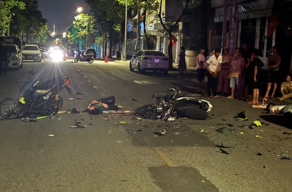 Hai xe máy tông trực diện, 2 thanh niên tử vong, 2 người trọng thương