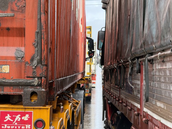 Hàng dài phương tiện ‘chôn chân’ trên Quốc lộ 1A, đoạn qua Đắk Lắk (tỉnh Phú Yên cũ)