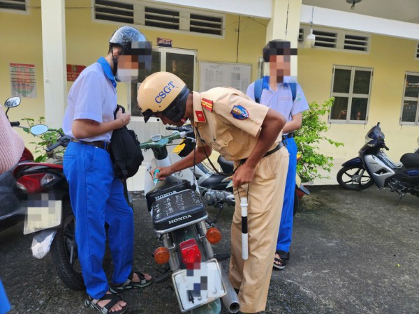 Hiểm họa từ việc giao xe máy cho học sinh đi học