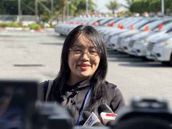 Học viên hào hứng trong ngày đầu CSGT sát hạch giấy phép lái xe Học viên hào hứng trong ngày đầu CSGT sát hạch giấy phép lái xe
