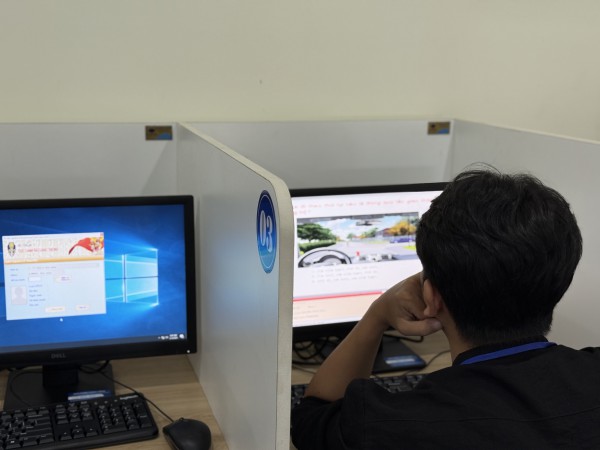 Học viên hào hứng trong ngày đầu CSGT sát hạch giấy phép lái xe Học viên hào hứng trong ngày đầu CSGT sát hạch giấy phép lái xe
