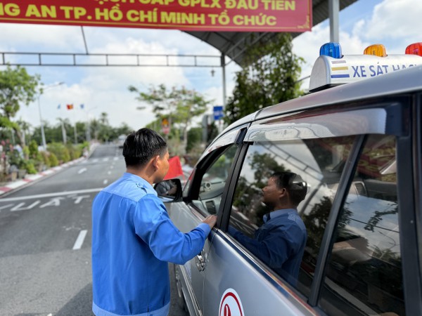 Học viên hào hứng trong ngày đầu CSGT sát hạch giấy phép lái xe Học viên hào hứng trong ngày đầu CSGT sát hạch giấy phép lái xe