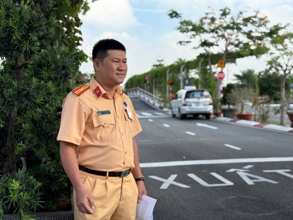 Học viên hào hứng trong ngày đầu CSGT sát hạch giấy phép lái xe Học viên hào hứng trong ngày đầu CSGT sát hạch giấy phép lái xe