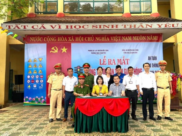 Huyện Đắk Song: Ra mắt mô hình “ Cổng trường an toàn giao thông”