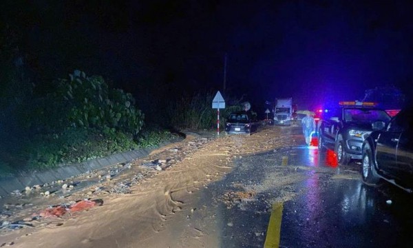 Khánh Hòa: Sạt lở trên đèo Khánh Lê trúng xe khách, 5 người tử vong, 13 người bị thương Khánh Hòa: Sạt lở trên đèo Khánh Lê trúng xe khách, 5 người tử vong, 13 người bị thương