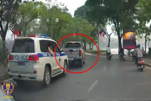 Không nhường đường cho xe ưu tiên một lái xe bị phạt 7 triệu đồng