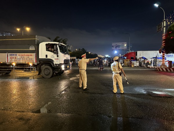 Kiểm tra tài xế tại chợ đầu mối Thủ Đức, phát hiện 3 trường hợp dương tính ma túy