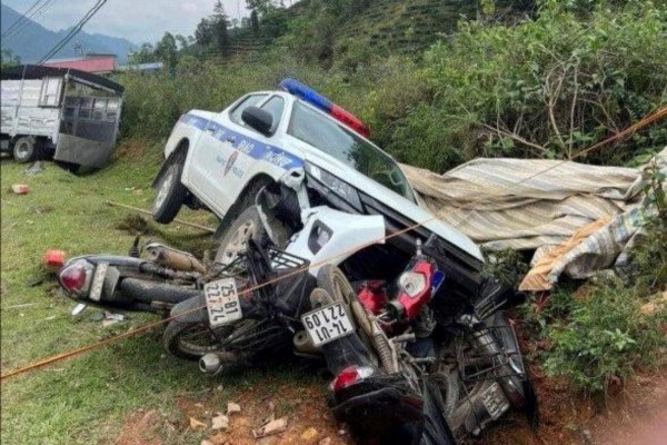 Lai Châu: Xe CSGT đâm liên hoàn nhiều phương tiện
