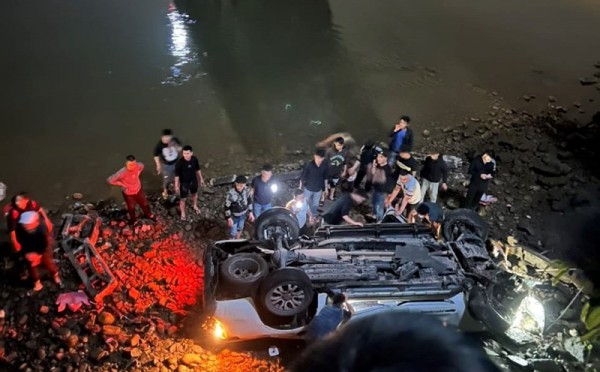 Lạng Sơn: Ô tô lao xuống sông Kỳ Cùng, một người tử vong