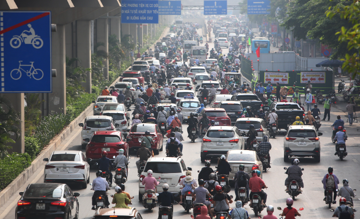 Lô cốt dài 60m đường Nguyễn Trãi, lo ngại ùn tắc đầu tuần