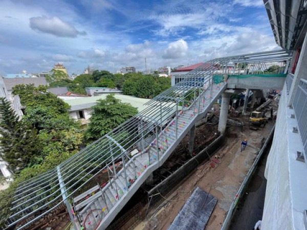 Metro số 1 hoàn thành kết nối cầu các nhà ga