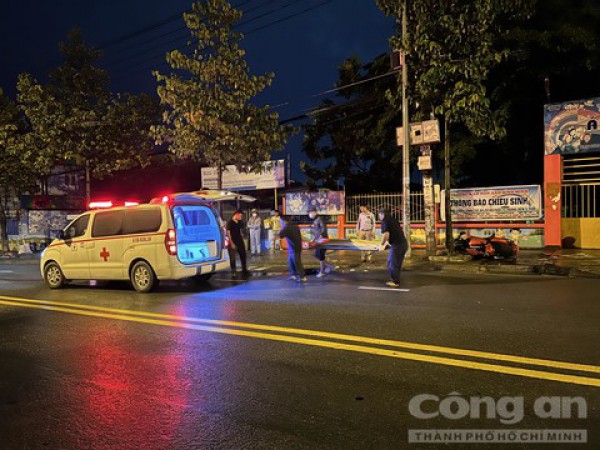 Nam sinh chạy xe máy tông vào cây xanh và cột đèn, tử vong tại chỗ
