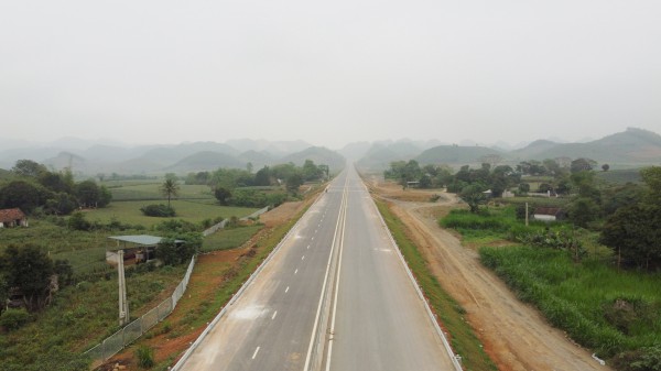 Ngắm cao tốc Bắc - Nam đoạn Ninh Bình - Thanh Hóa sắp thông xe