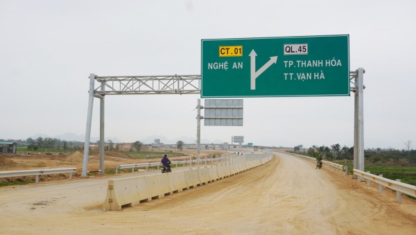 Ngắm cao tốc Bắc - Nam đoạn Ninh Bình - Thanh Hóa sắp thông xe