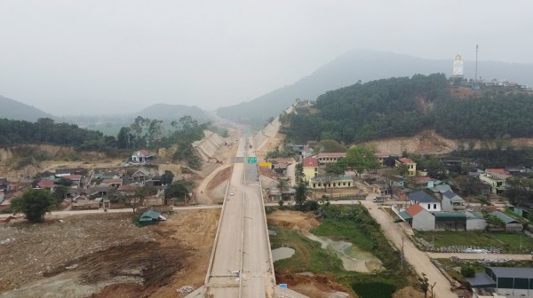Ngắm cao tốc Bắc - Nam đoạn Ninh Bình - Thanh Hóa sắp thông xe