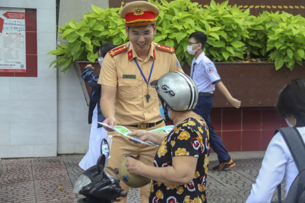 Ngày khai giảng ở TPHCM: Đường thông thoáng, cổng trường an toàn Ngày khai giảng ở TPHCM: Đường thông thoáng, cổng trường an toàn