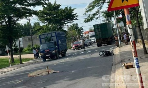 Người đàn ông chạy xe máy tử vong sau cú va chạm với xe container