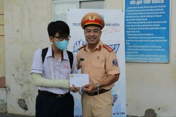 Những câu chuyện đẹp về Công an giúp thí sinh trong ngày đầu thi tốt nghiệp THPT