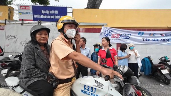 Những câu chuyện đẹp về Công an giúp thí sinh trong ngày đầu thi tốt nghiệp THPT