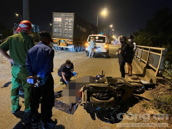 Phát hiện người đàn ông tử vong bên cạnh xe máy ở TP.Thủ Đức