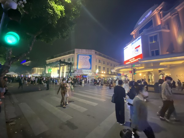 Phát triển ồ ạt phố đi bộ Hà Nội: Nơi đông đúc, chỗ đìu hiu