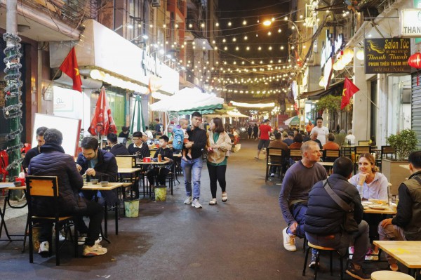 Phát triển ồ ạt phố đi bộ Hà Nội: Nơi đông đúc, chỗ đìu hiu