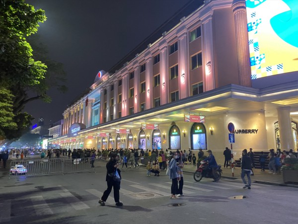 Phát triển ồ ạt phố đi bộ Hà Nội: Nơi đông đúc, chỗ đìu hiu