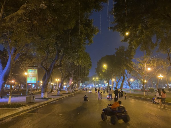 Phát triển ồ ạt phố đi bộ Hà Nội: Nơi đông đúc, chỗ đìu hiu