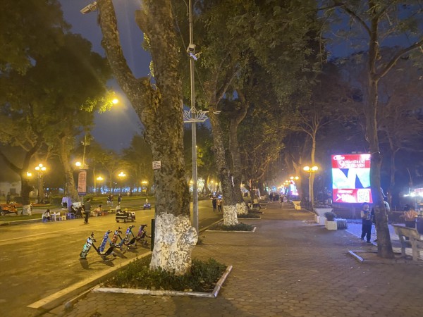 Phát triển ồ ạt phố đi bộ Hà Nội: Nơi đông đúc, chỗ đìu hiu