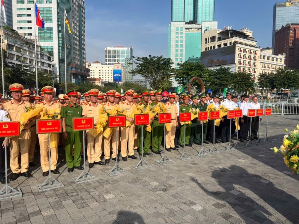 Phòng CSGT Công an TPHCM huy động tổng lực vì bình yên, an toàn trên những tuyến đường Phòng CSGT Công an TPHCM huy động tổng lực vì bình yên, an toàn trên những tuyến đường