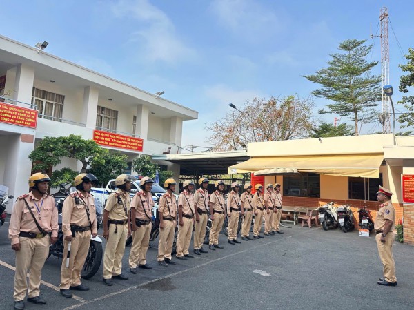 Phòng CSGT Công an TPHCM huy động tổng lực vì bình yên, an toàn trên những tuyến đường Phòng CSGT Công an TPHCM huy động tổng lực vì bình yên, an toàn trên những tuyến đường