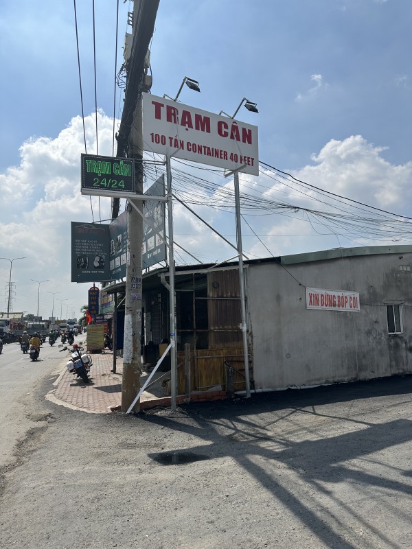 Quận 12: Nhà bị hư hỏng nặng vì… kế trạm cân