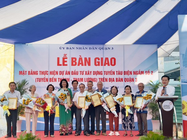 Quận 3 bàn giao mặt bằng cho BQL Dự án Metro Bến Thành - Tham Lương
