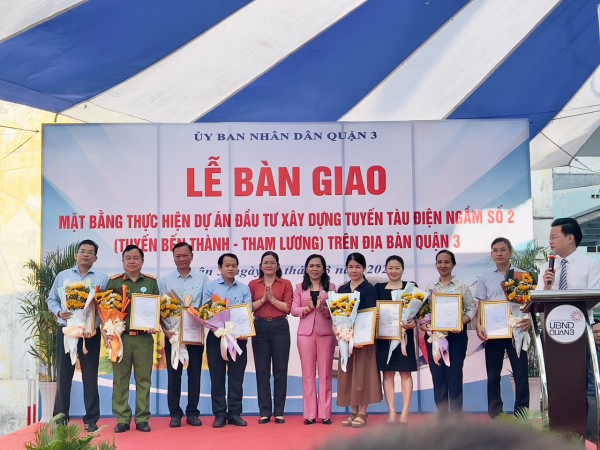 Quận 3 bàn giao mặt bằng cho BQL Dự án Metro Bến Thành - Tham Lương