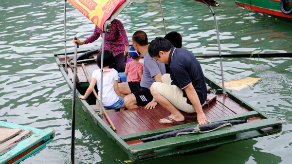 Quảng Ninh: Cấm ‘hung thần đại dương’ neo đậu ven bờ vịnh Hạ Long