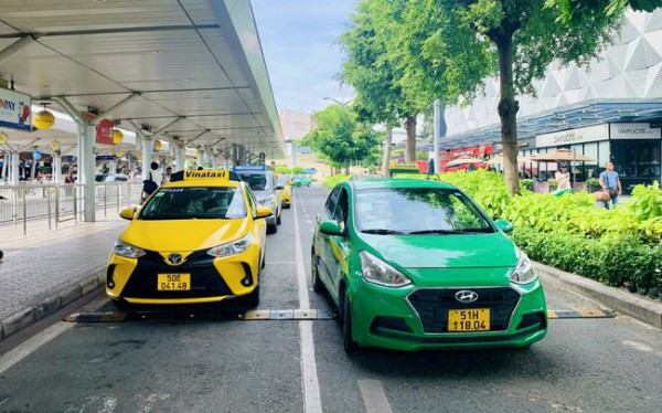 Rút lại đề xuất thu phí taxi theo lượt tại sân bay Tân Sơn Nhất Rút lại đề xuất thu phí taxi theo lượt tại sân bay Tân Sơn Nhất