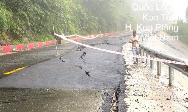 Sạt lở nghiêm trọng trên đường Hồ Chí Minh và Quốc lộ 24 gây chia cắt giao thông Sạt lở nghiêm trọng trên đường Hồ Chí Minh và Quốc lộ 24 gây chia cắt giao thông