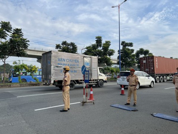 Sau 1 tuần tổng kiểm soát giao thông trên QL1A đoạn qua TPHCM: Phạt hơn 1.000 trường hợp