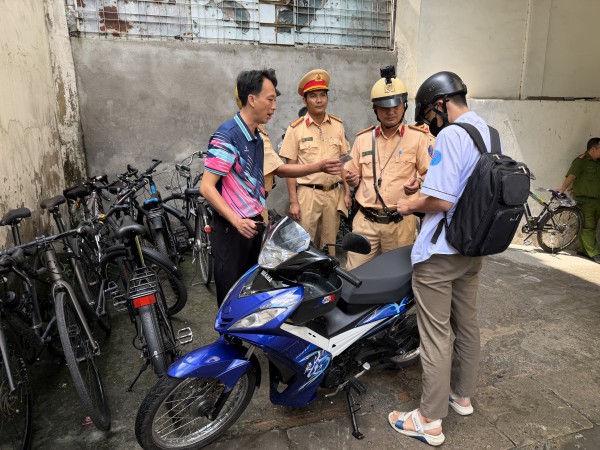 Siết chặt quản lý, xử lý “lò độ” xe quanh trường học Siết chặt quản lý, xử lý “lò độ” xe quanh trường học