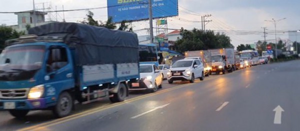 TNGT liên hoàn trên cầu Rạch Miễu khiến 1 phụ nữ tử vong, giao thông tê liệt