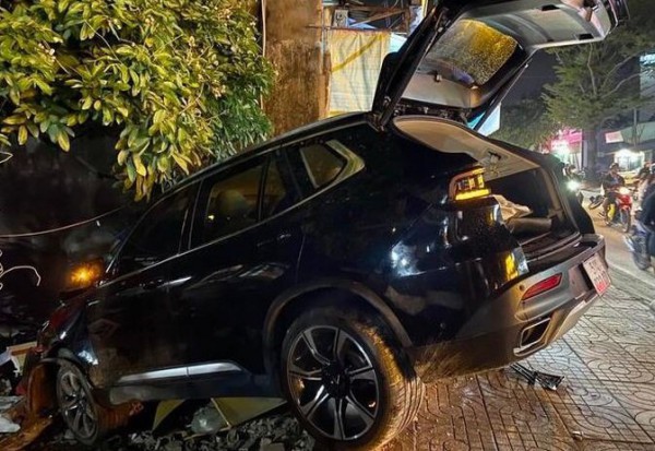 TPHCM: Bắt giam tài xế "xe điên" tông nhiều ôtô, xe máy khiến cô gái tử vong