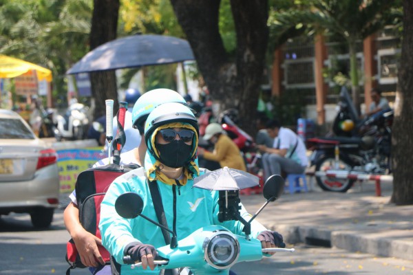 TPHCM: CSGT xử lý nhiều học sinh chạy xe máy đến trường