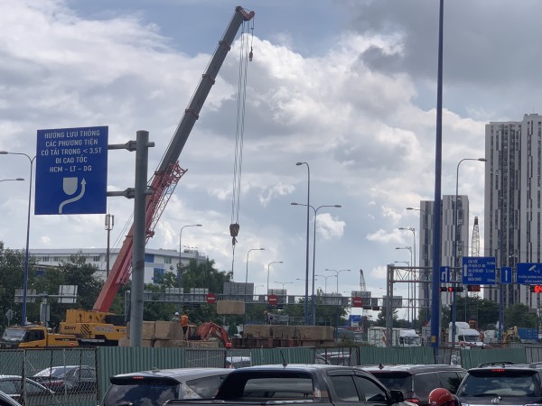 TPHCM: Kẹt xe kinh hoàng ở nút giao thông An Phú