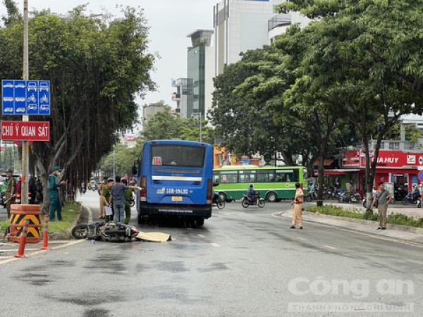 TPHCM: Xe buýt cán tử vong một người đi xe máy trên đường Điện Biên Phủ