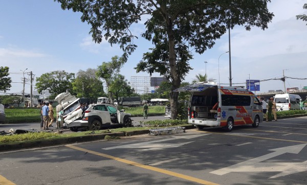 TPHCM: Điều tra vụ tai nạn liên hoàn trên đường Nguyễn Văn Linh khiến 2 người tử vong