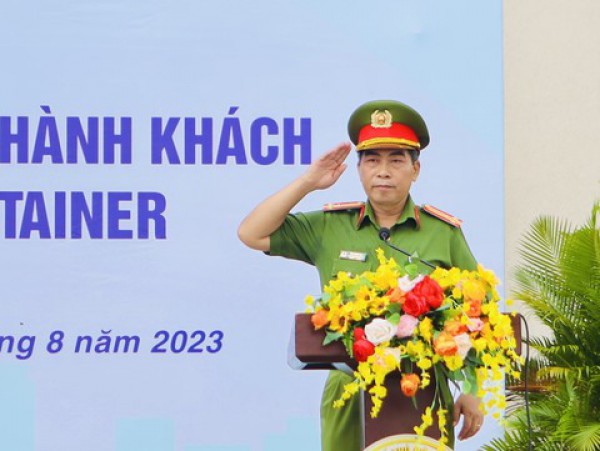 TPHCM: Đồng loạt ra quân kiểm tra ôtô kinh doanh vận tải hành khách, xe container