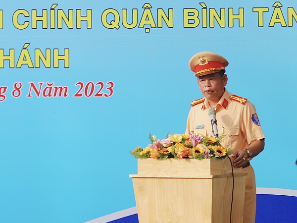 TPHCM: Đồng loạt ra quân kiểm tra ôtô kinh doanh vận tải hành khách, xe container