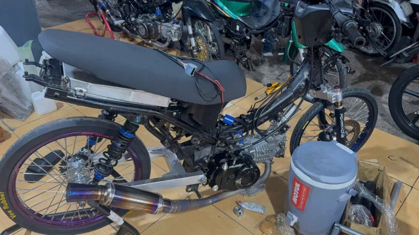 TPHCM: Đột kích lò "độ chế" xe quy mô lớn ở Dĩ An TPHCM: Đột kích lò "độ chế" xe quy mô lớn ở Dĩ An